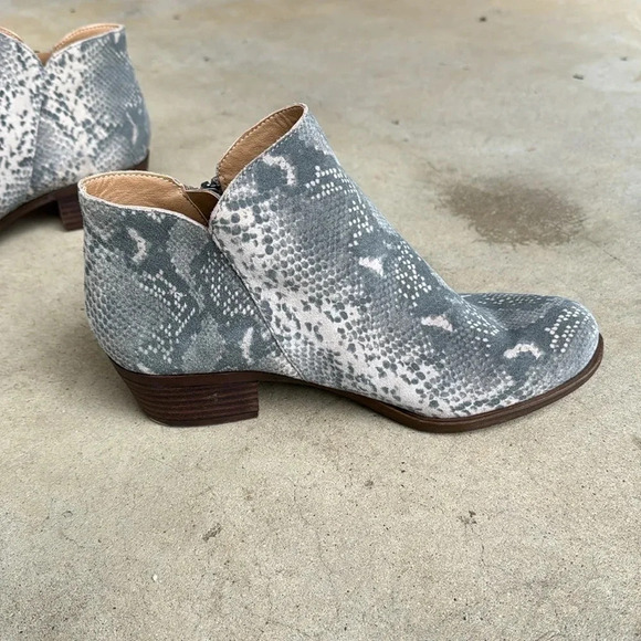 Lucky Brand Faux Snake Skin Booties Size 7 - Picture 2 of 13